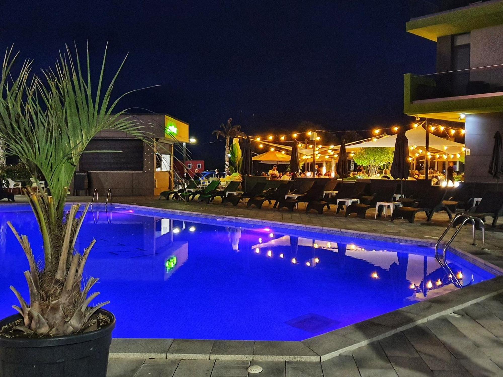 Purple Onyx - Pool & Spa Beach Resort Navodari Bagian luar foto